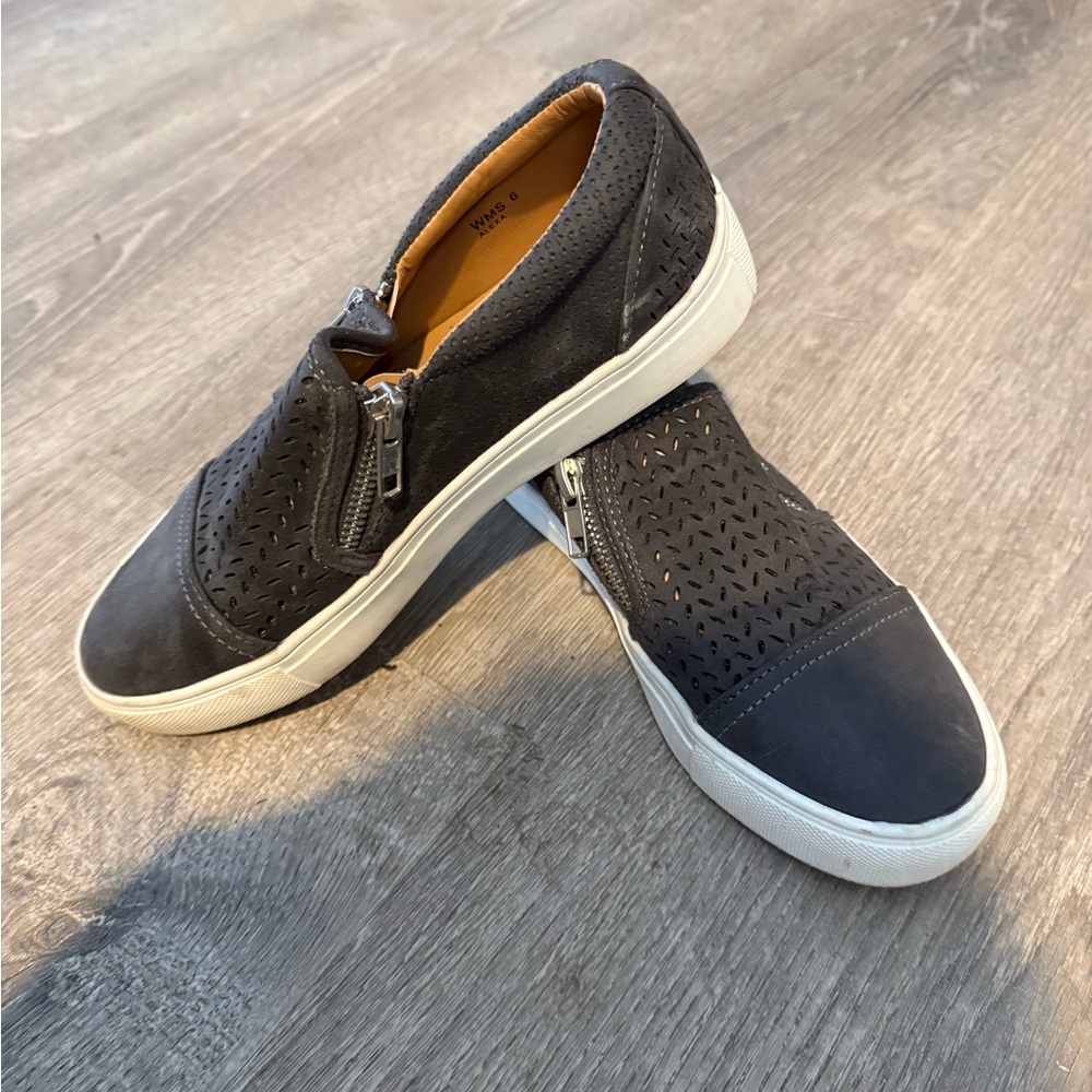 Womens Black Casual Slip-On Shoes
